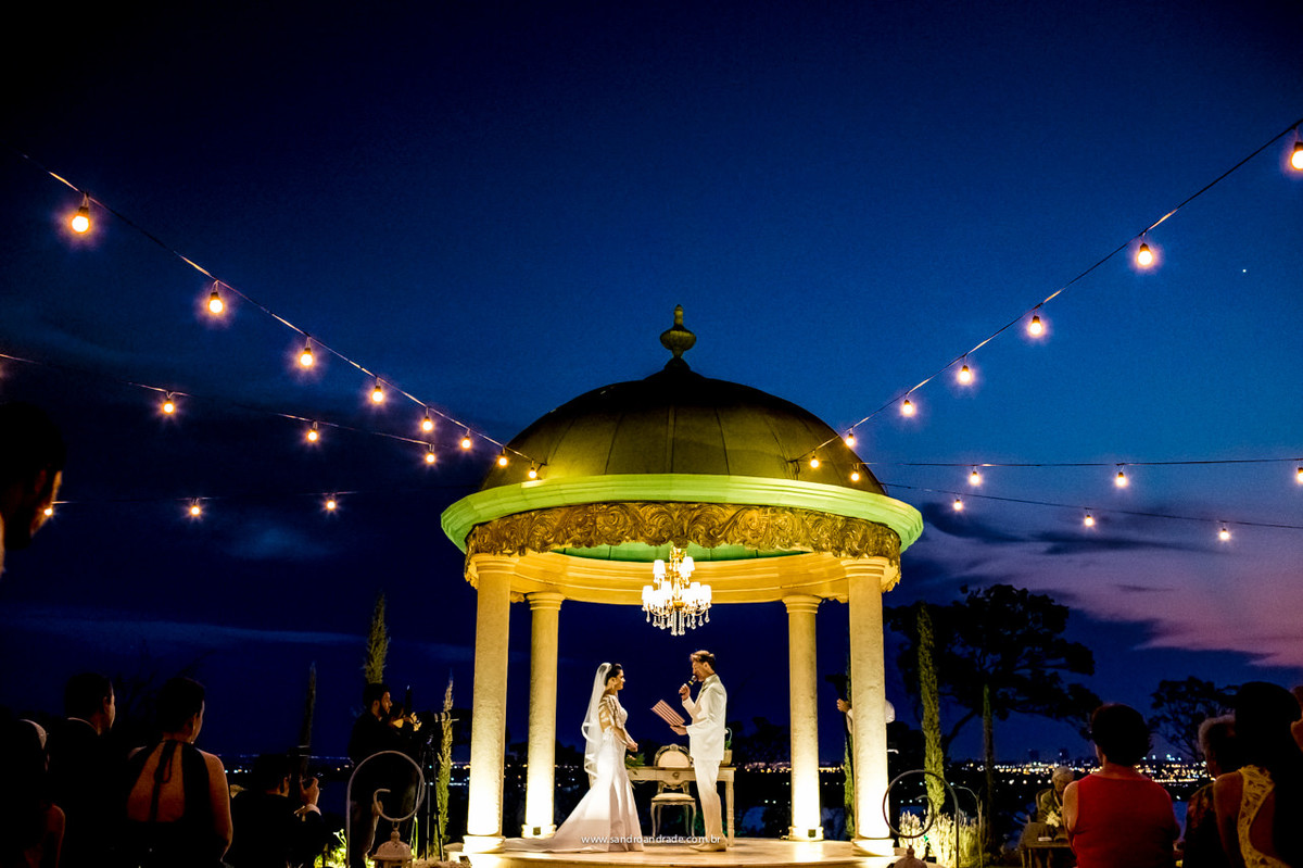 o noivo se declara a sua amada, uma linda mensagem de amor e companheirismo