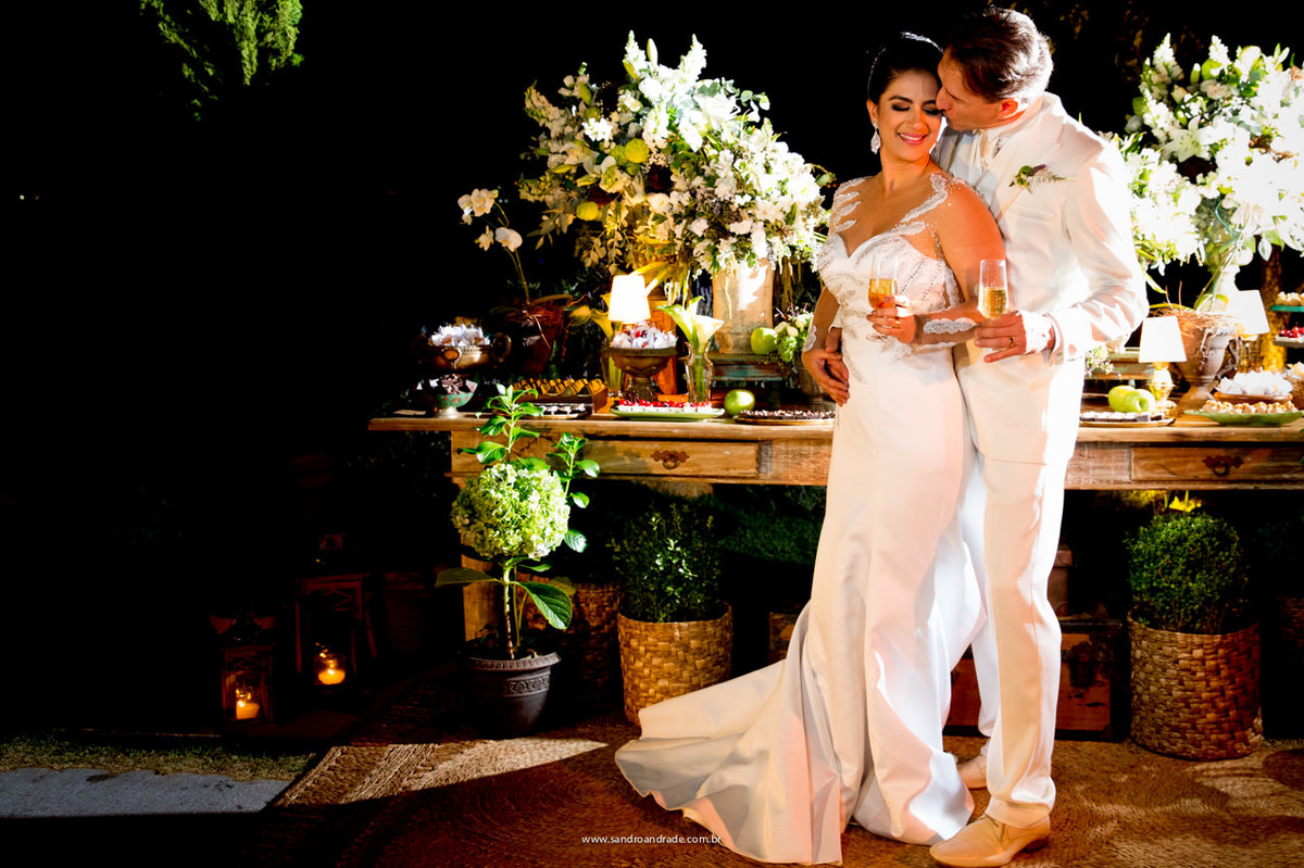 um beijo teu, um sorriso teu, um brinde ao amor