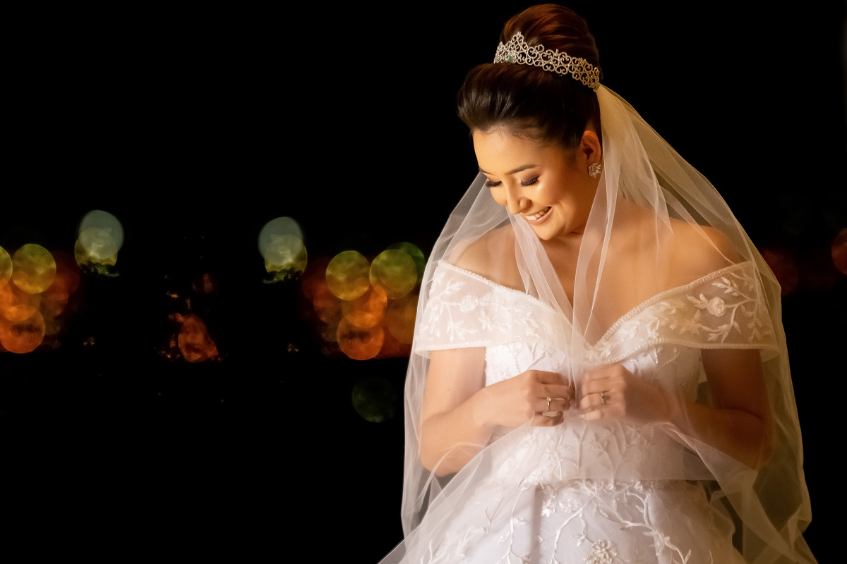 Essa imagem transmite a doçura dessa menina mulher, Dany musa nipônica, médica pediatra, filha amorosa e agora esposa de Murilo. Sorrindo finalizamos esse momento de fotos e vamos que vamos que eles ainda vão jantar e querem curtir a linda festa.