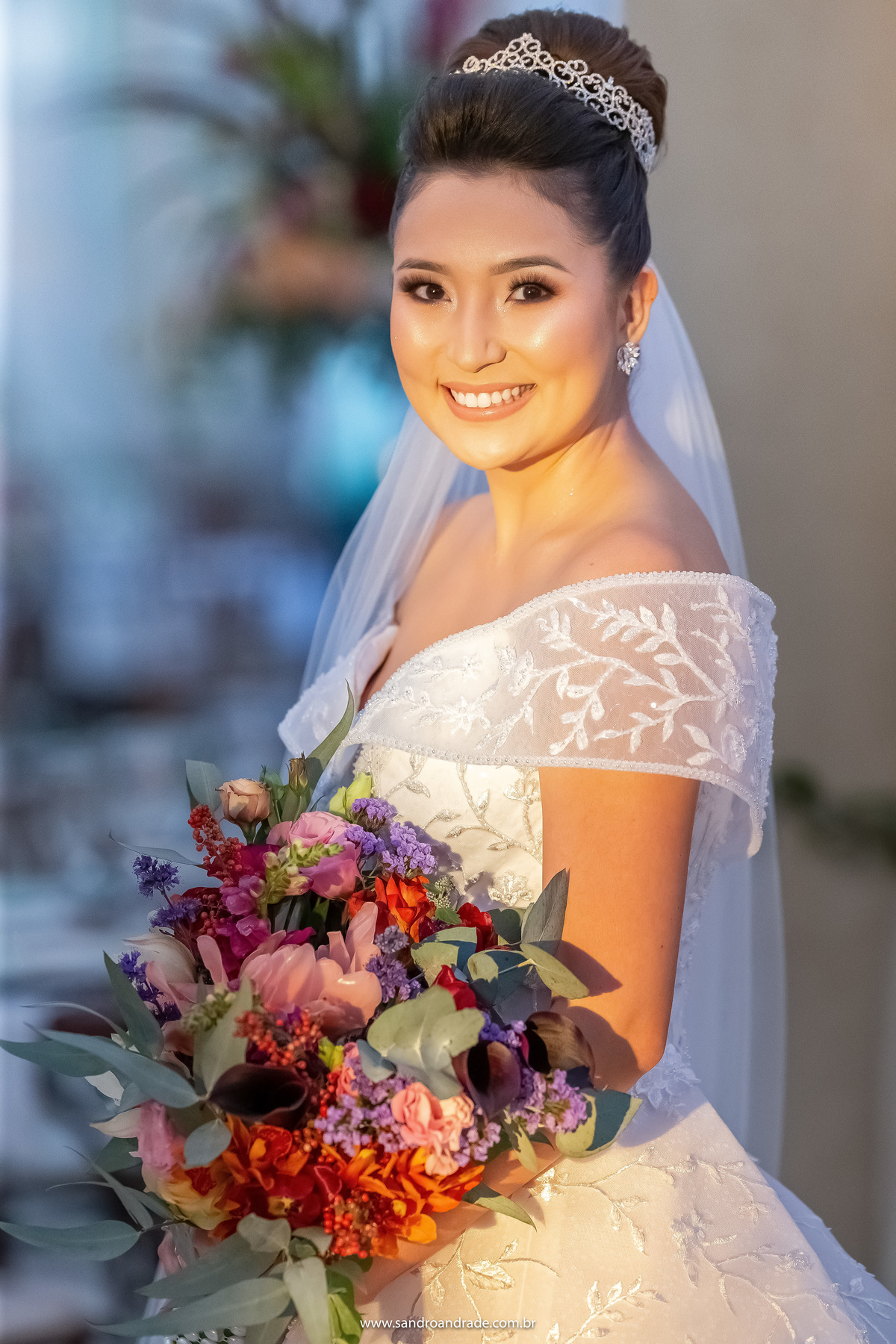 Retrato da noiva, colorido, com seu lindo buque.