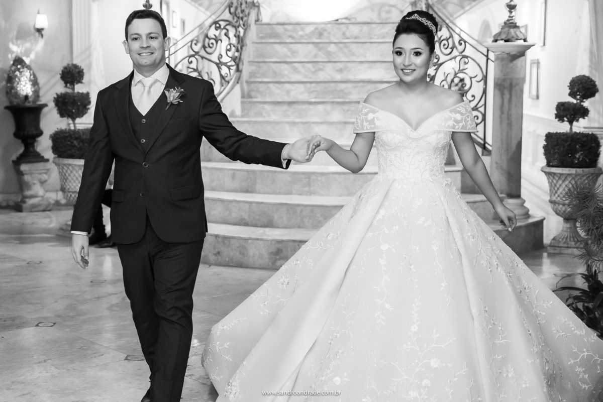 Chegada do casal para o inicio da primeira dança deles.