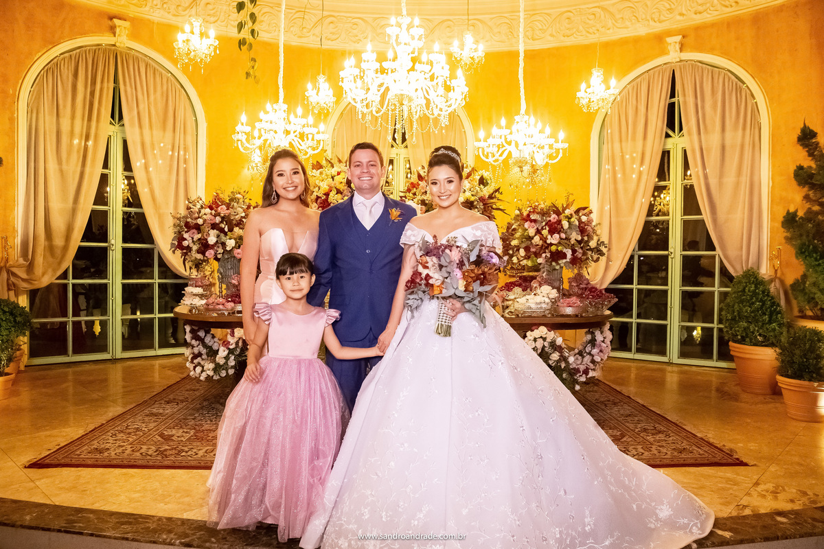 As irmãs Megume e o noivo, agora mais um integrante para esta família linda e amorosa.