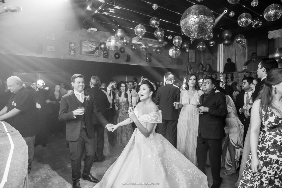 O fotógrafo de casamento Brasília Sandro Andrade, aproveita muito este momento da boate, pois conseguimos fotos maravilhosas com expressões diferentes, pois nesta hora o casal curte a festa e nós trabalhamos sem interferir em nada, é só eles curtirem tudo