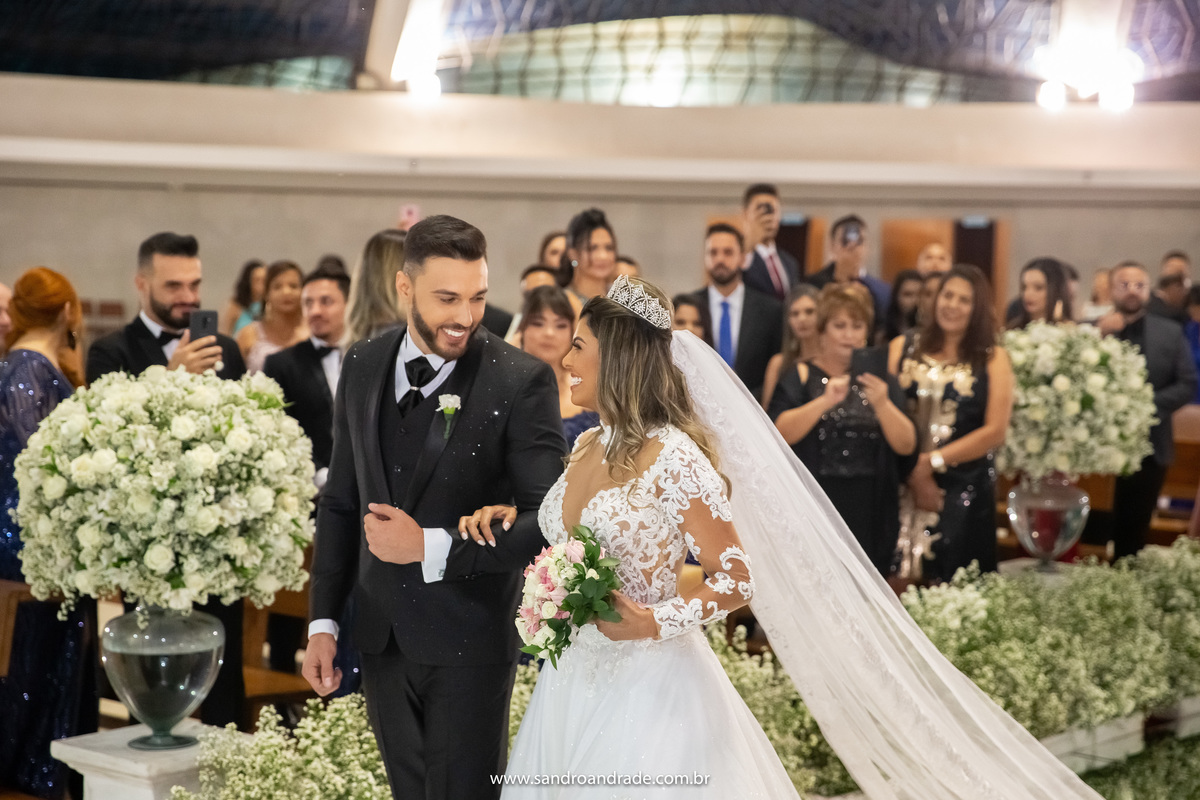 Uma troca de olhar que faz toda a diferença, retrato dos noivos.