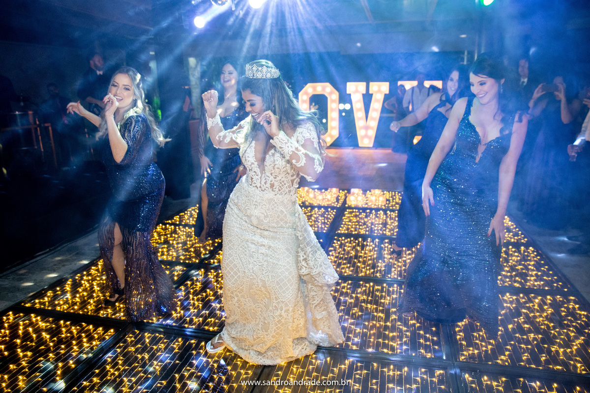 E dança até o chão, Wanessa está dando um show.