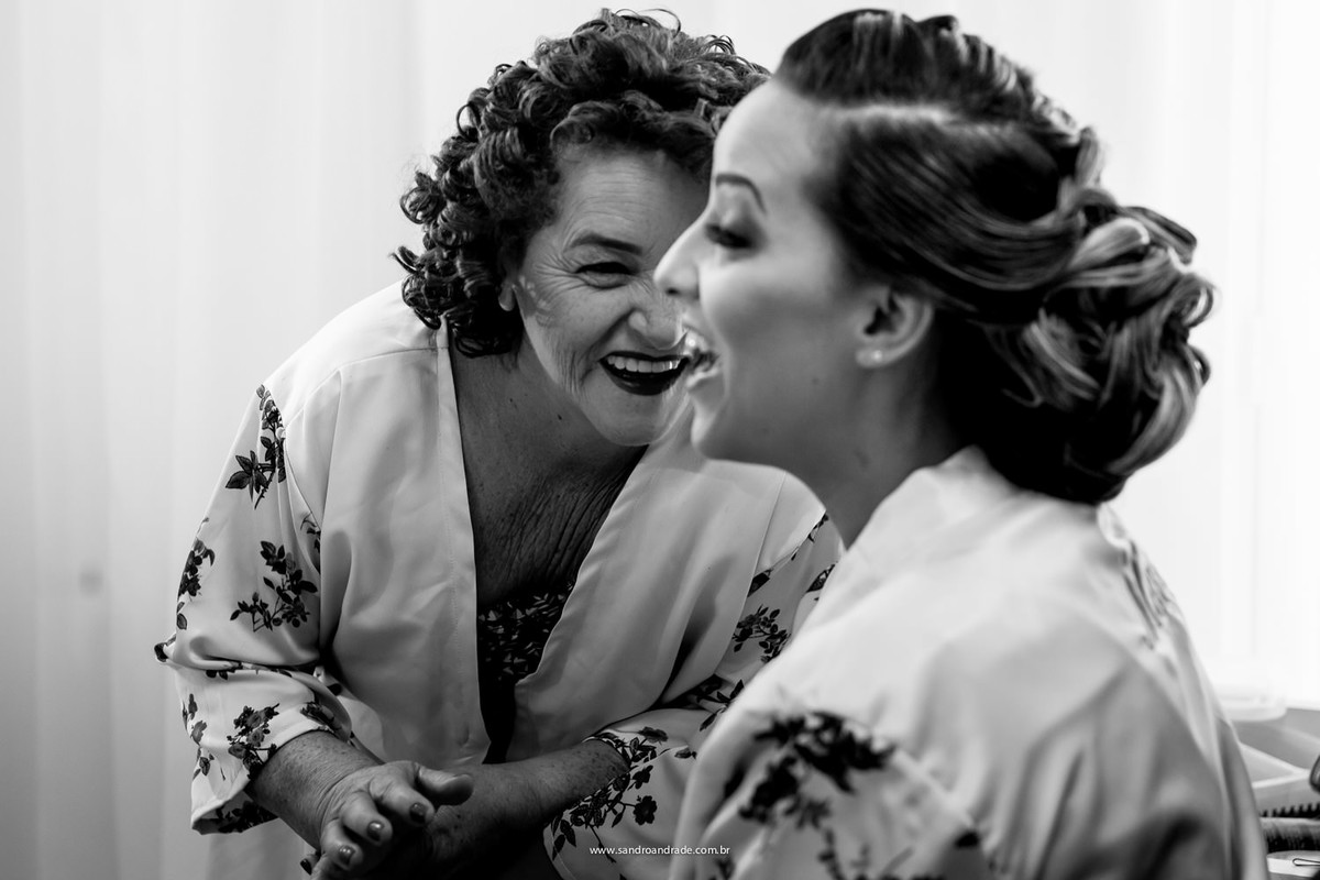 Felicidade da mãe ao se ver linda e maquiada