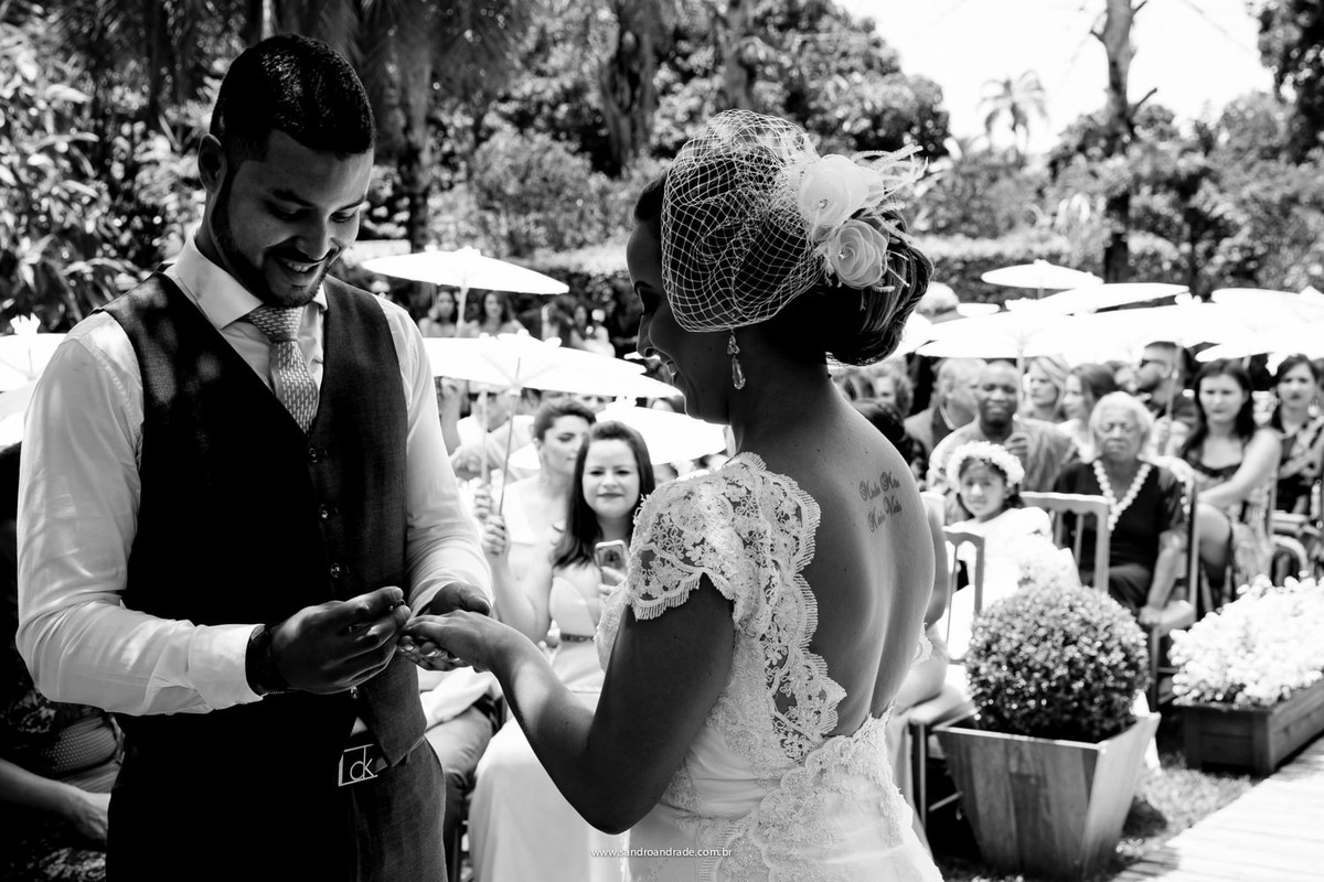 A troca de aliança dos noivos