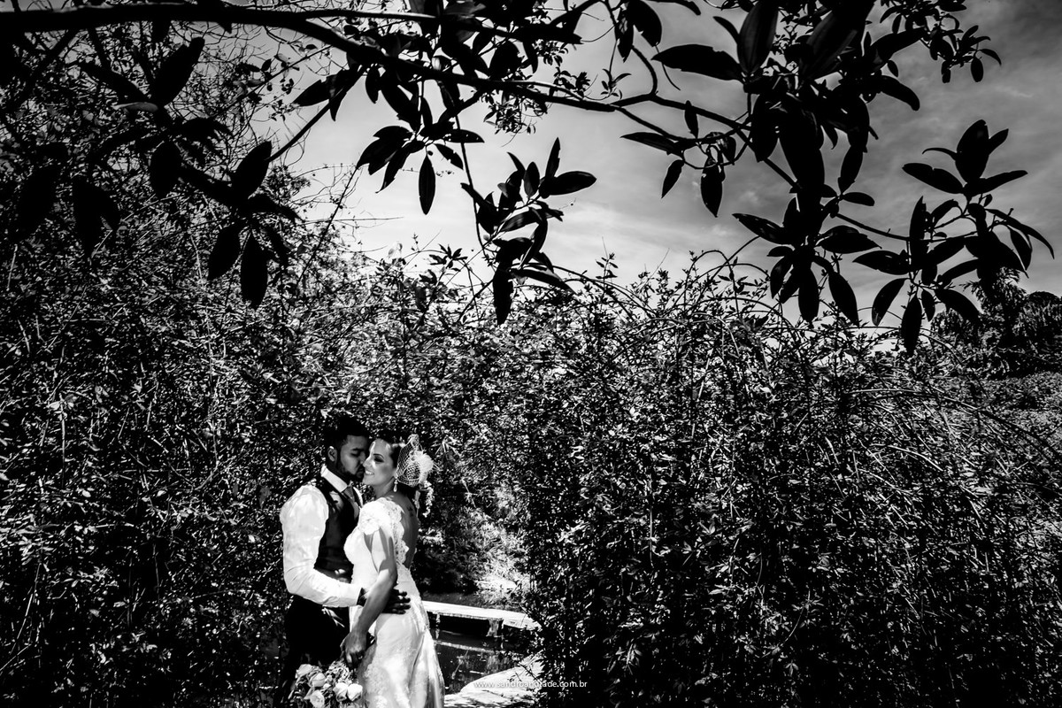 Fotografia criativa dos noivos na festa