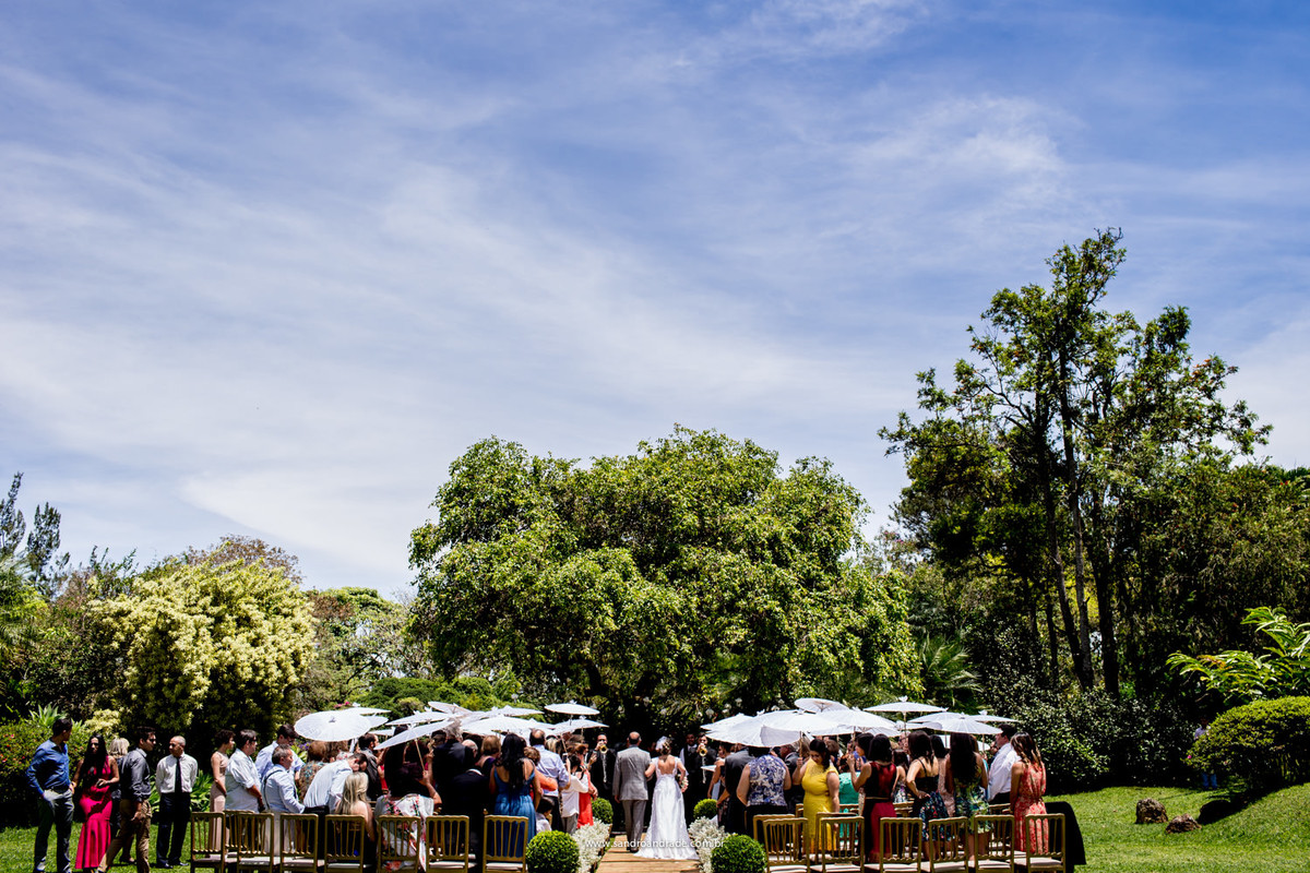 Ao som de cornetas ela entra ao encontro de seu amado