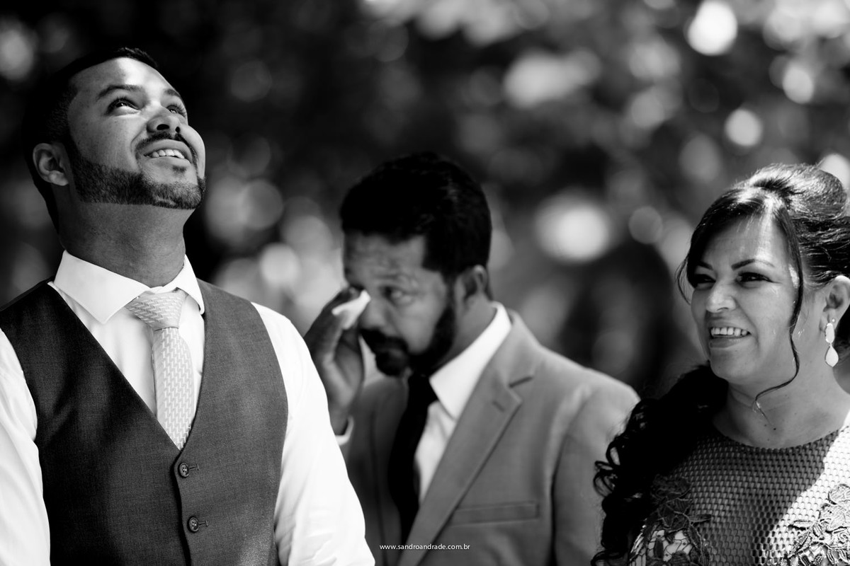 O noivo agradece a DEUS e o pai dele se emociona