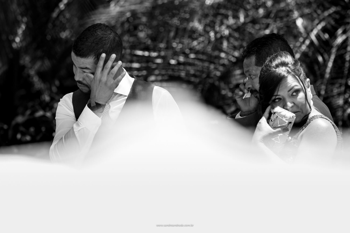 Muita emoção, o noivo e seus pais