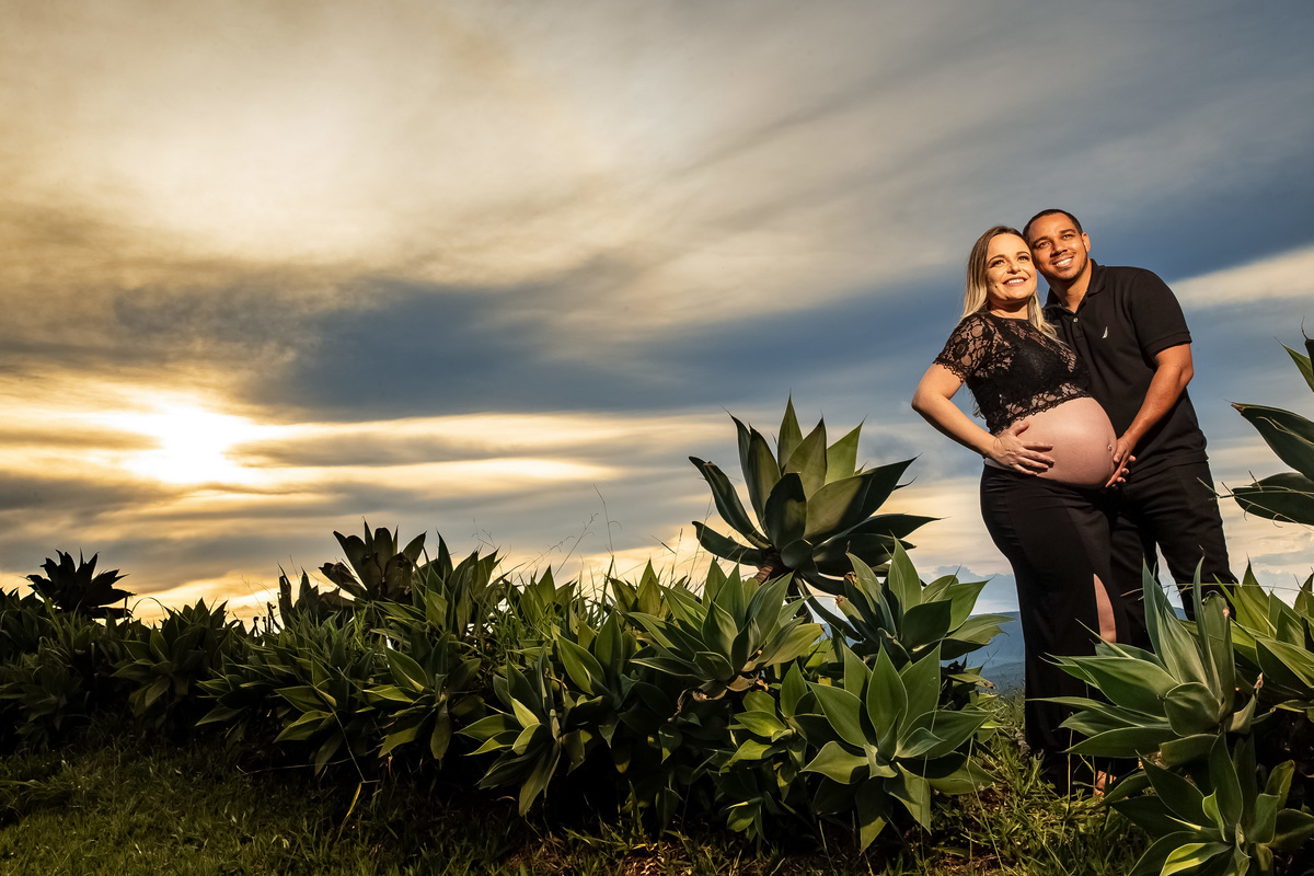 O por do sol no Paraíso na Terra é um dos mais bonitos aqui a região. Com as mãos na barriga Sarah e Renato estão ansiosos pela chegada da Gigi.