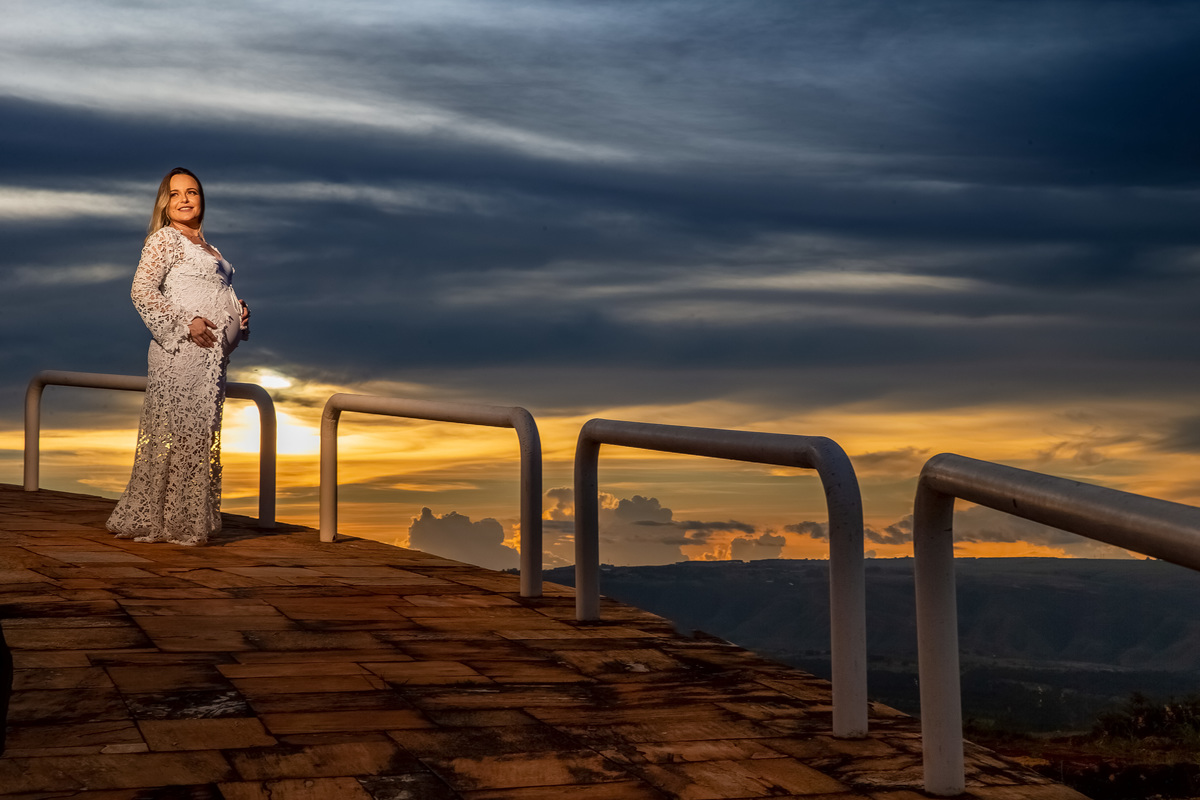 Caminhado, com uma linda roupa branca de renda Sarah vem ao encontro de seu amado esposo.