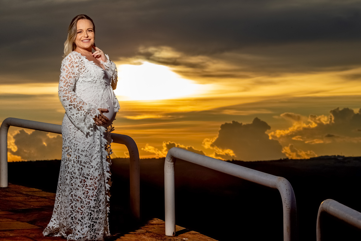 Mais um retrato colorido dessa linda mamãe a espera da Gigi e um céu magnifico ao fundo com o sol se pondo.