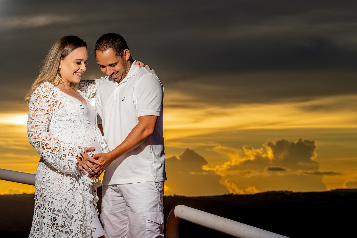 O casal Sarah e Renato em um retrato lindo, daquelas fotografias se coloca em um porta retrato.