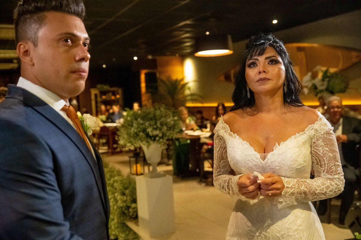 Emocionada, Cássia chora!