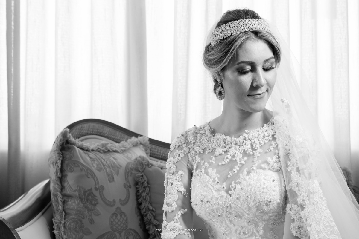 Retrato da noiva em preto e branco.