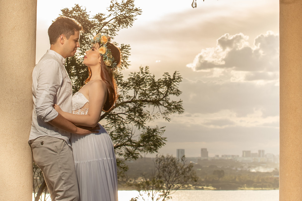 O pôr-do-sol, um amor para recordar, um lindo casal as vésperas do seu grande dia e um fotógrafo top, que não deixa passar nada e nenhum cantinho sem que haja um lindo registro desse dia lindo e maravilhoso. 