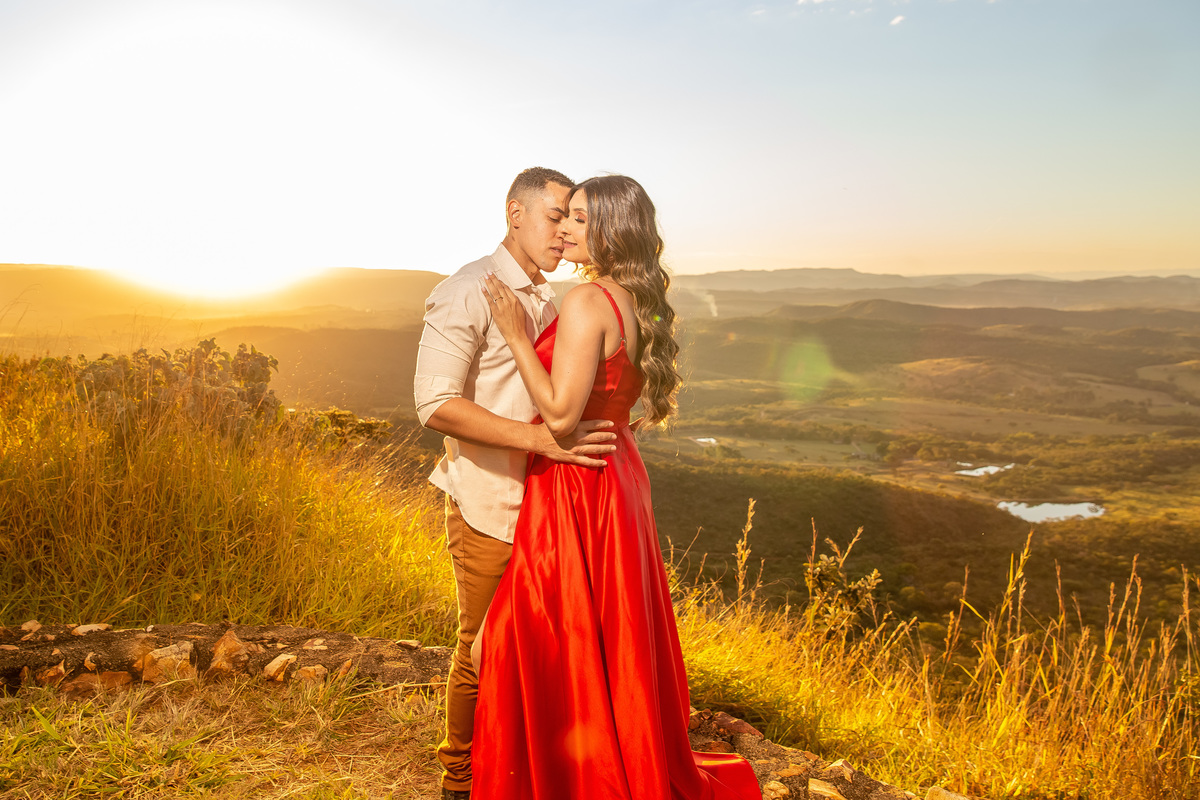 O céu...o casal...o serrado, um amor no início de sua historia, uma historia de sonhos, sonho que se sonha junto vira realidade, assim como fizeram a prova da PM juntos e passaram e hj seguem juntos em tudo.