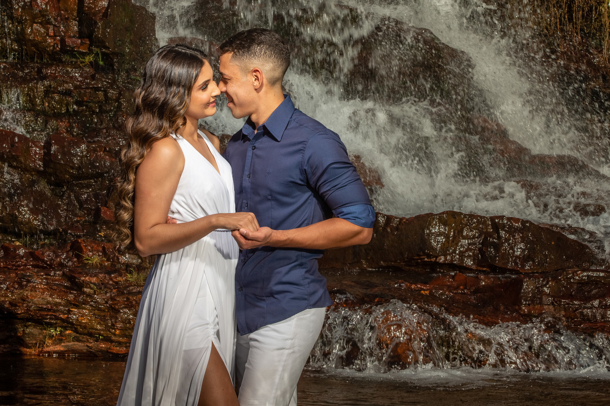 Colorida em um lindo retrato deste casal maravilhoso.