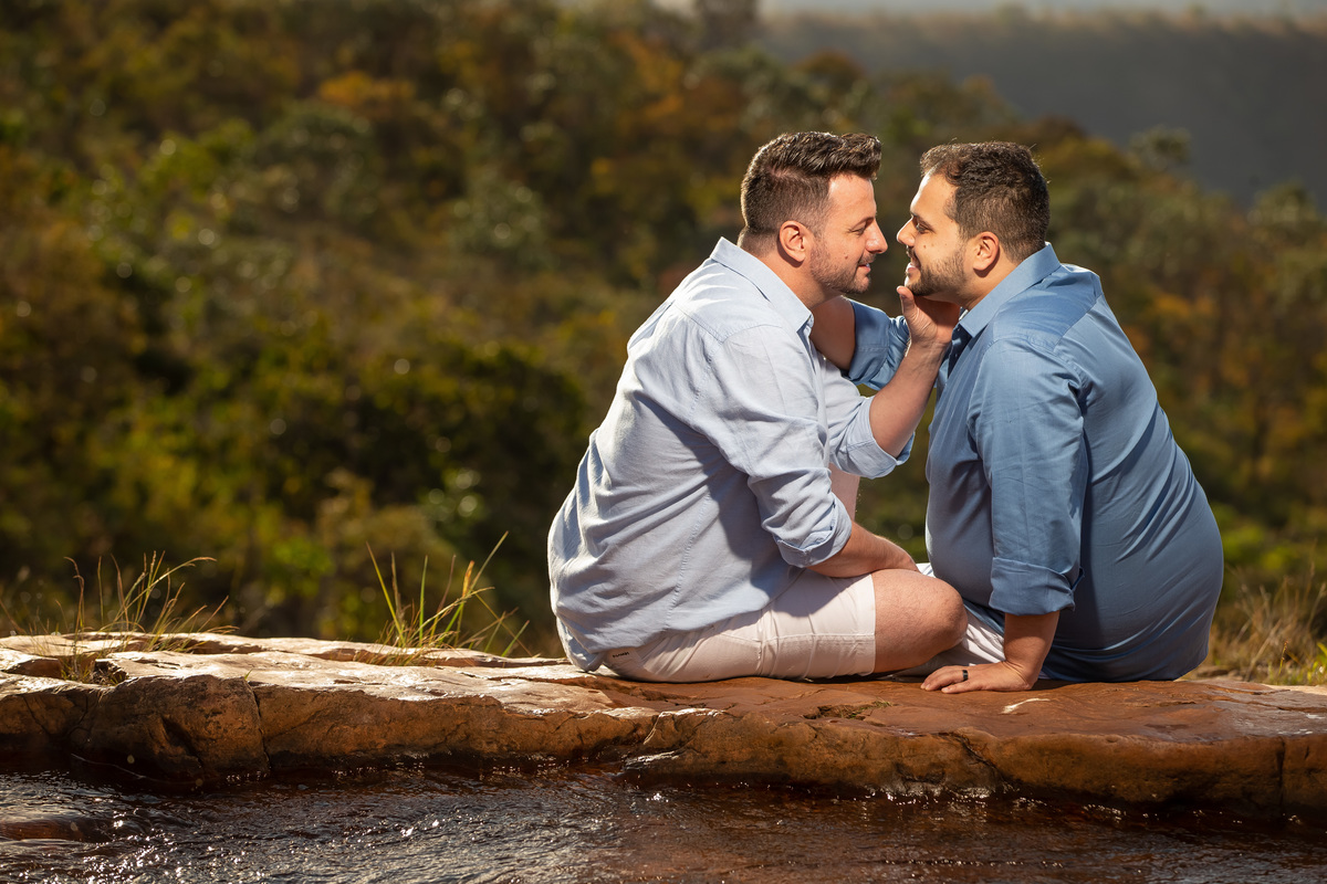 Uau...um quase beijo, aquele olho no olho e apaixonado Jorge pega no rosto do Victor.