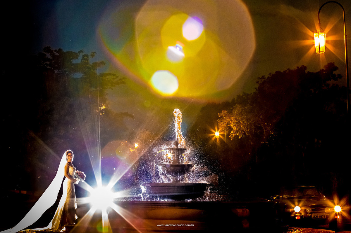 Sandro Andrade é sinonimo de fotografia fora do comum, esta fotografia da noiva reflete bem o trabalho deste artista.