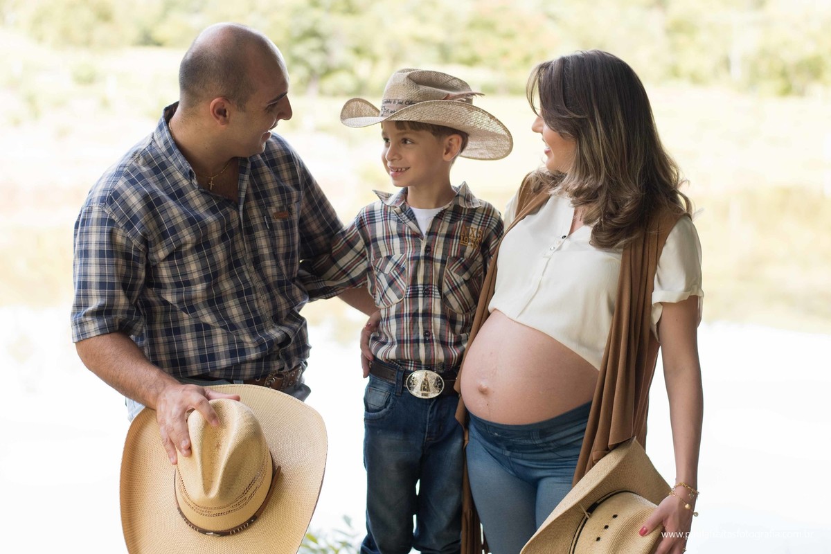 gestante country e familia em ensaio gestante feito por paula freitas fotografia em guaratingueta