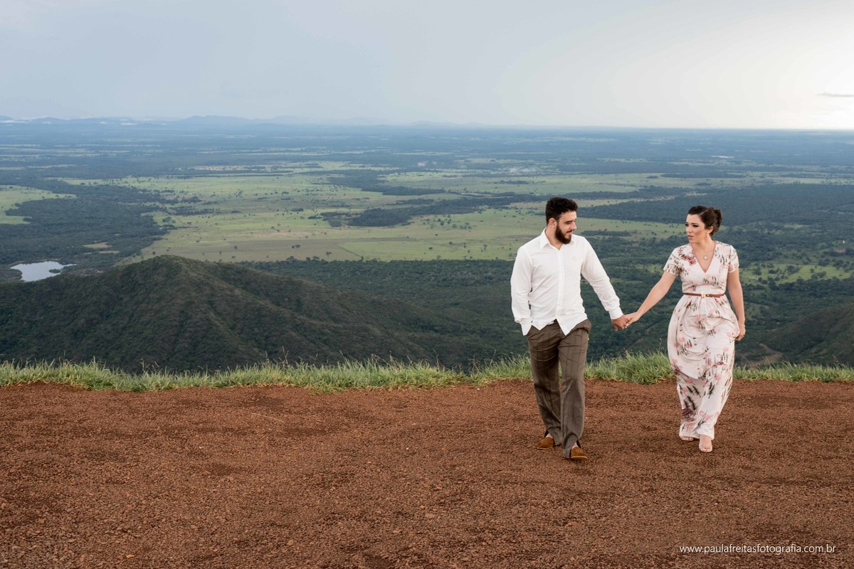 ensaio fotografico pre casamento de mariana e lucas feito na chapada dos guimarães em mato grosso fotografado por paula freitas fotografia
