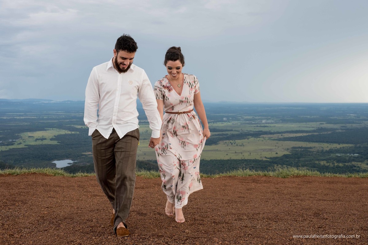 ensaio fotografico pre casamento de mariana e lucas feito na chapada dos guimarães em mato grosso fotografado por paula freitas fotografia
