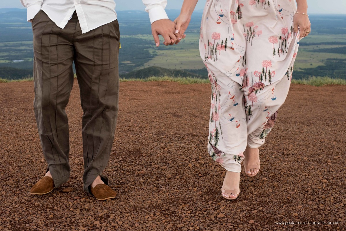 ensaio fotografico pre casamento de mariana e lucas feito na chapada dos guimarães em mato grosso fotografado por paula freitas fotografia