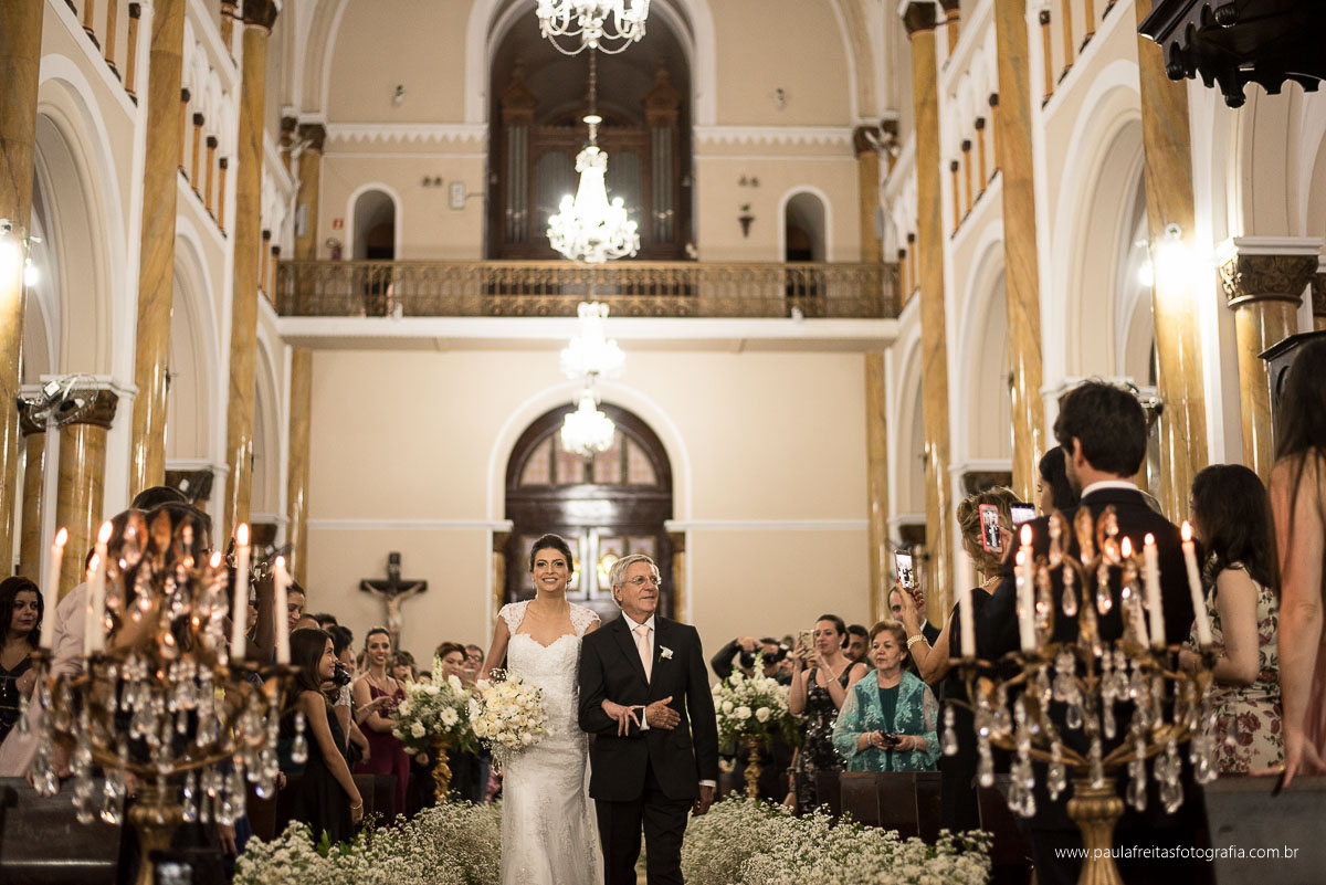 casamento de renata e ériton realizado na matriz de lorena,sp e recepção no pesqueiro recanto do bosque em lorena,sp. fotografado por paula freitas fotografia