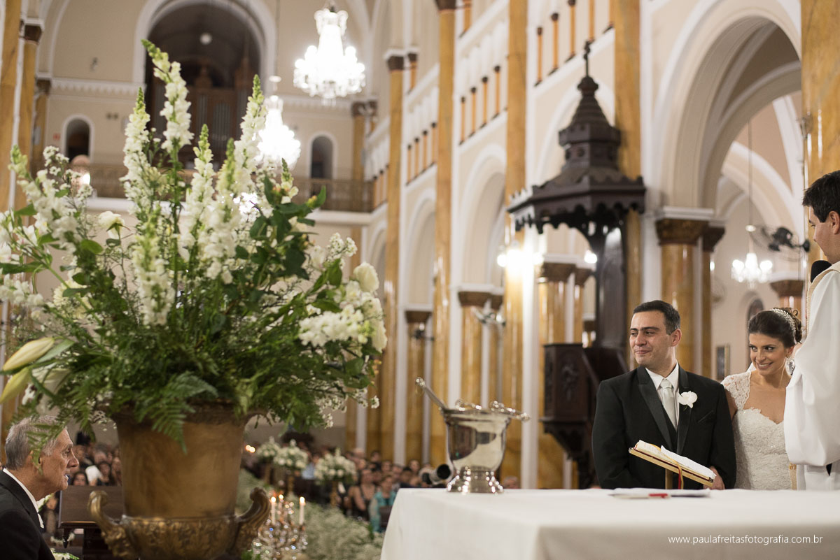 casamento de renata e ériton realizado na matriz de lorena,sp e recepção no pesqueiro recanto do bosque em lorena,sp. fotografado por paula freitas fotografia