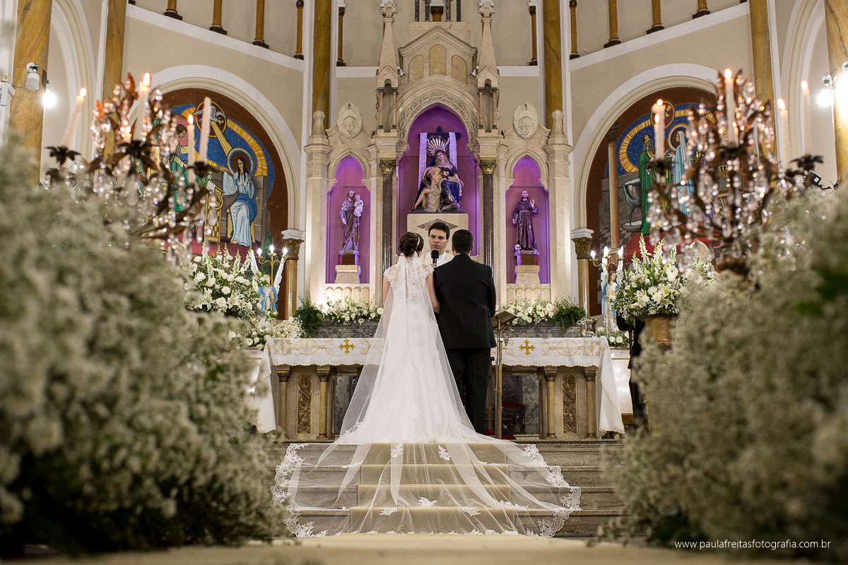casamento de renata e ériton realizado na matriz de lorena,sp e recepção no pesqueiro recanto do bosque em lorena,sp. fotografado por paula freitas fotografia