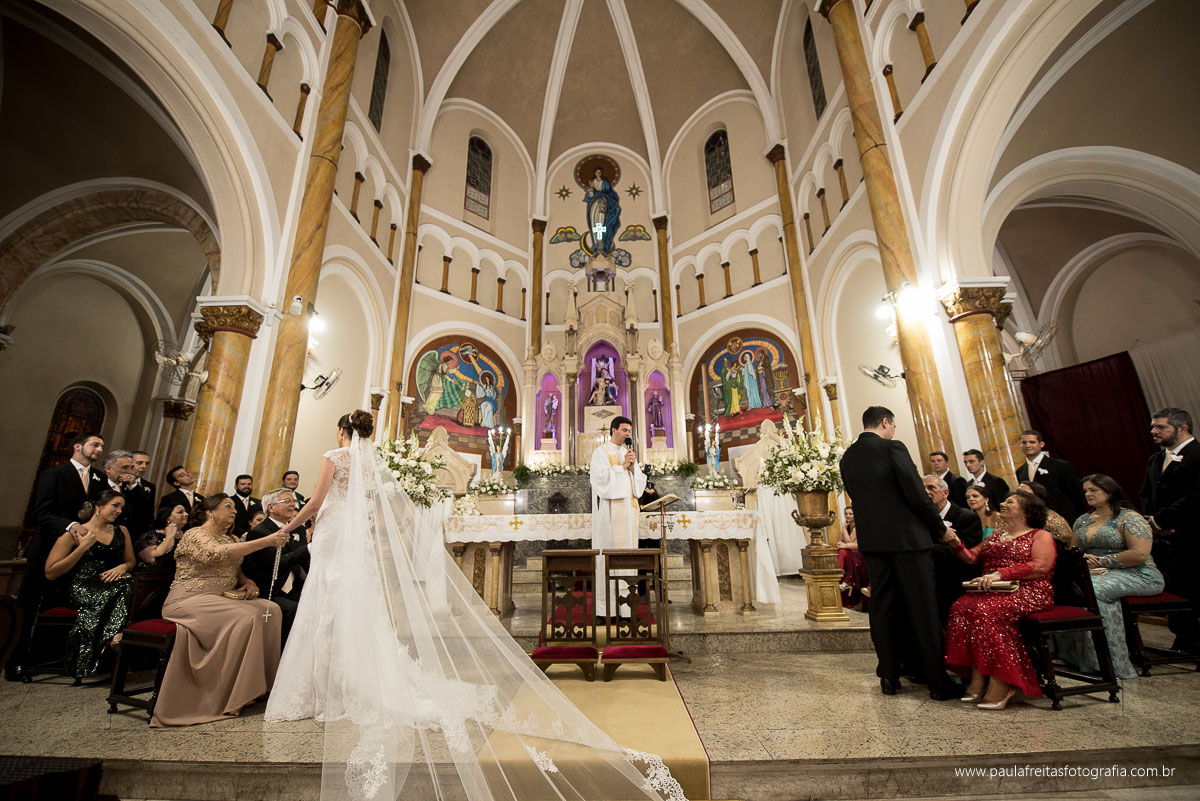 casamento de renata e ériton realizado na matriz de lorena,sp e recepção no pesqueiro recanto do bosque em lorena,sp. fotografado por paula freitas fotografia