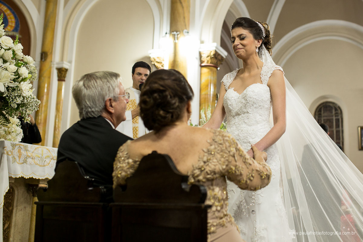 casamento de renata e ériton realizado na matriz de lorena,sp e recepção no pesqueiro recanto do bosque em lorena,sp. fotografado por paula freitas fotografia