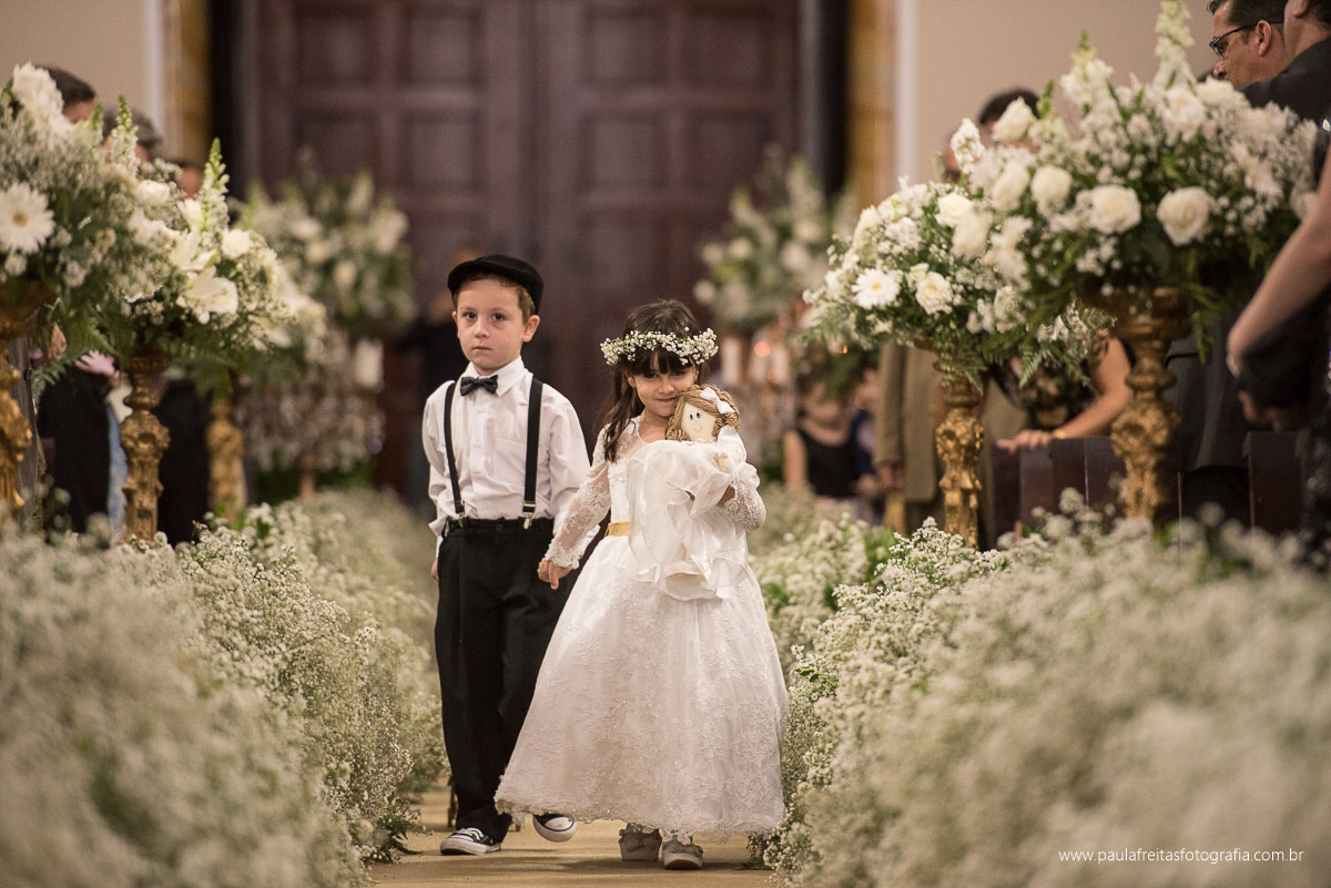 casamento de renata e ériton realizado na matriz de lorena,sp e recepção no pesqueiro recanto do bosque em lorena,sp. fotografado por paula freitas fotografia