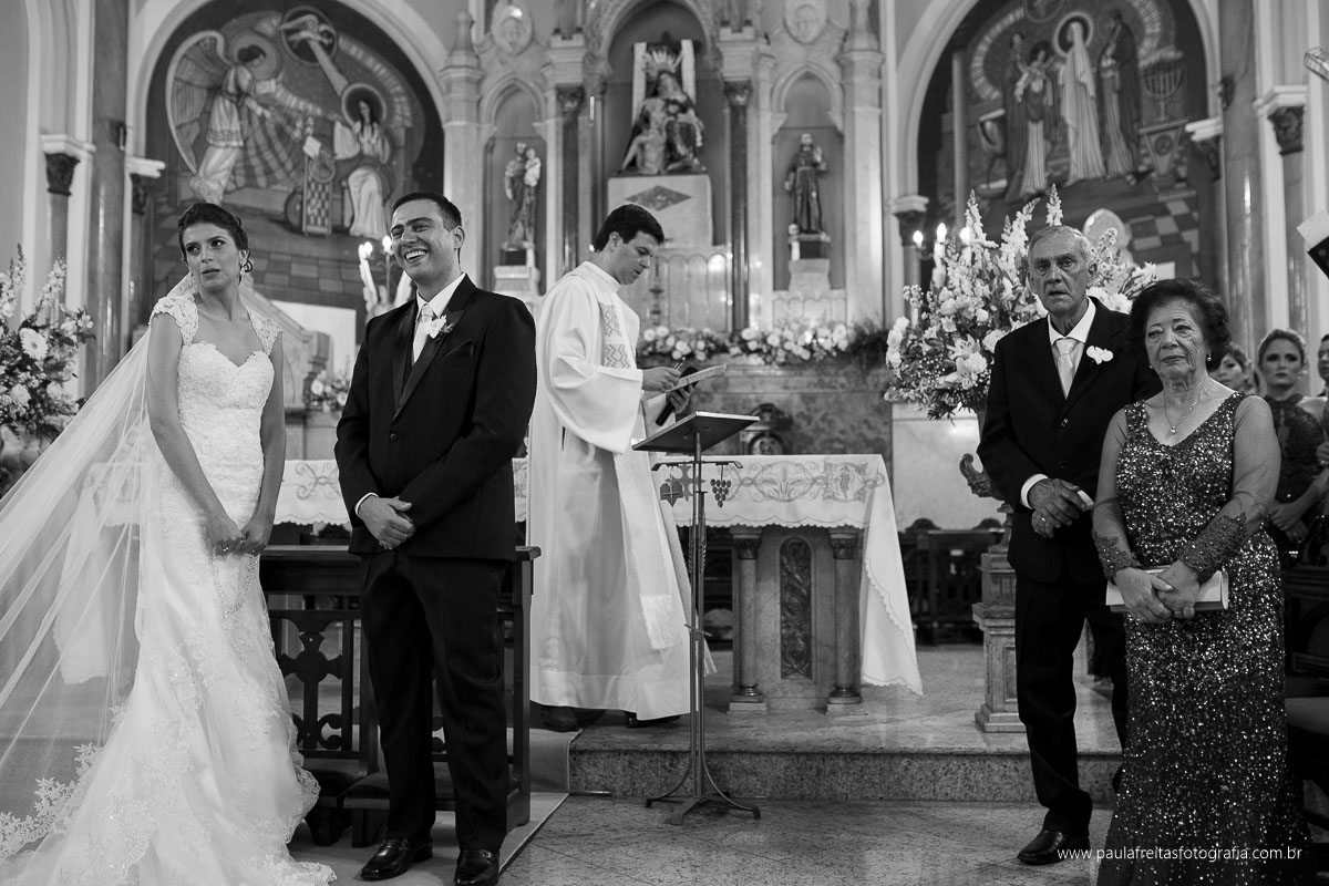 casamento de renata e ériton realizado na matriz de lorena,sp e recepção no pesqueiro recanto do bosque em lorena,sp. fotografado por paula freitas fotografia