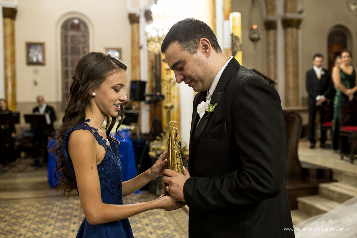casamento de renata e ériton realizado na matriz de lorena,sp e recepção no pesqueiro recanto do bosque em lorena,sp. fotografado por paula freitas fotografia