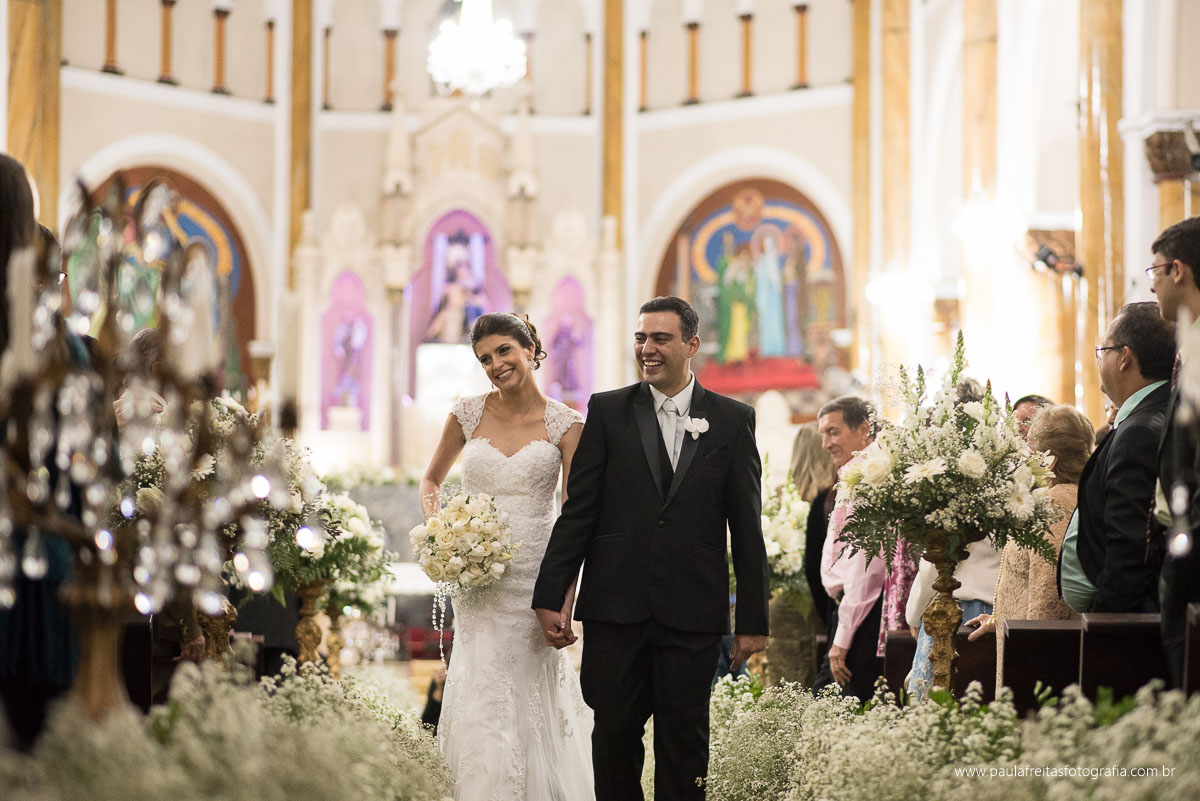 casamento de renata e ériton realizado na matriz de lorena,sp e recepção no pesqueiro recanto do bosque em lorena,sp. fotografado por paula freitas fotografia