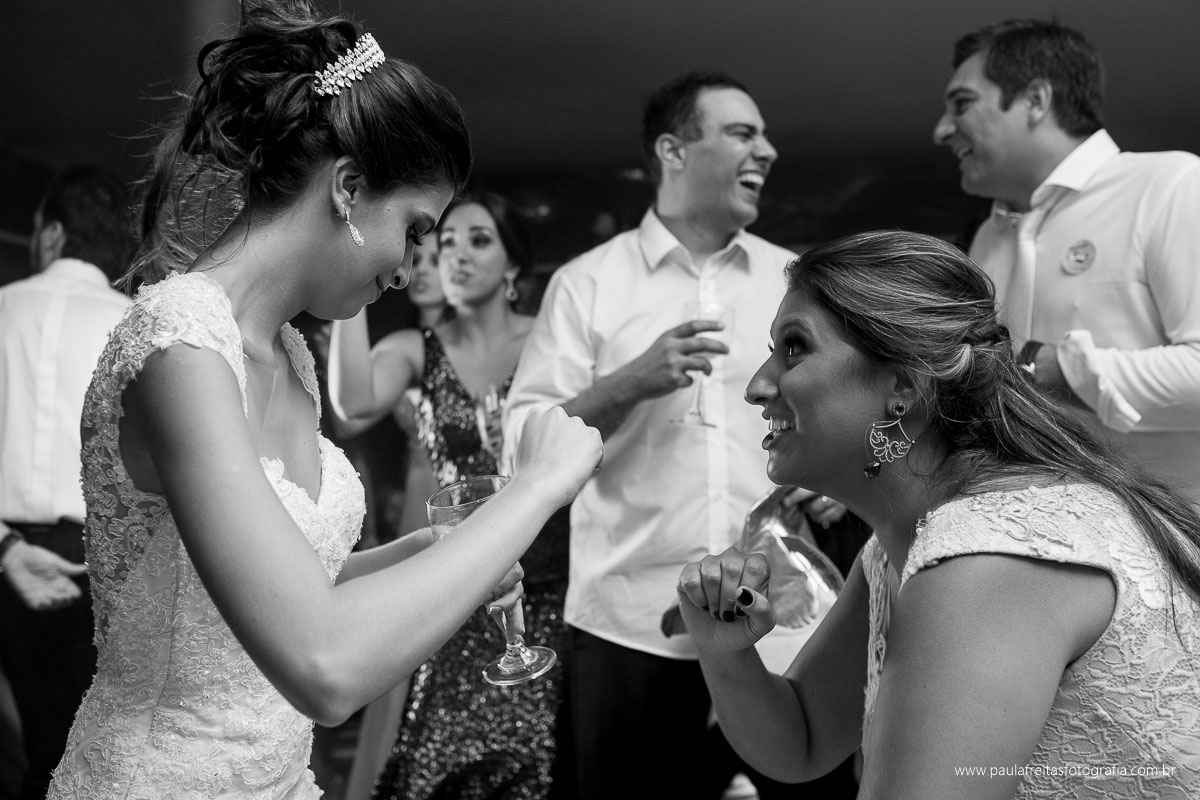 casamento de renata e ériton realizado na matriz de lorena,sp e recepção no pesqueiro recanto do bosque em lorena,sp. fotografado por paula freitas fotografia