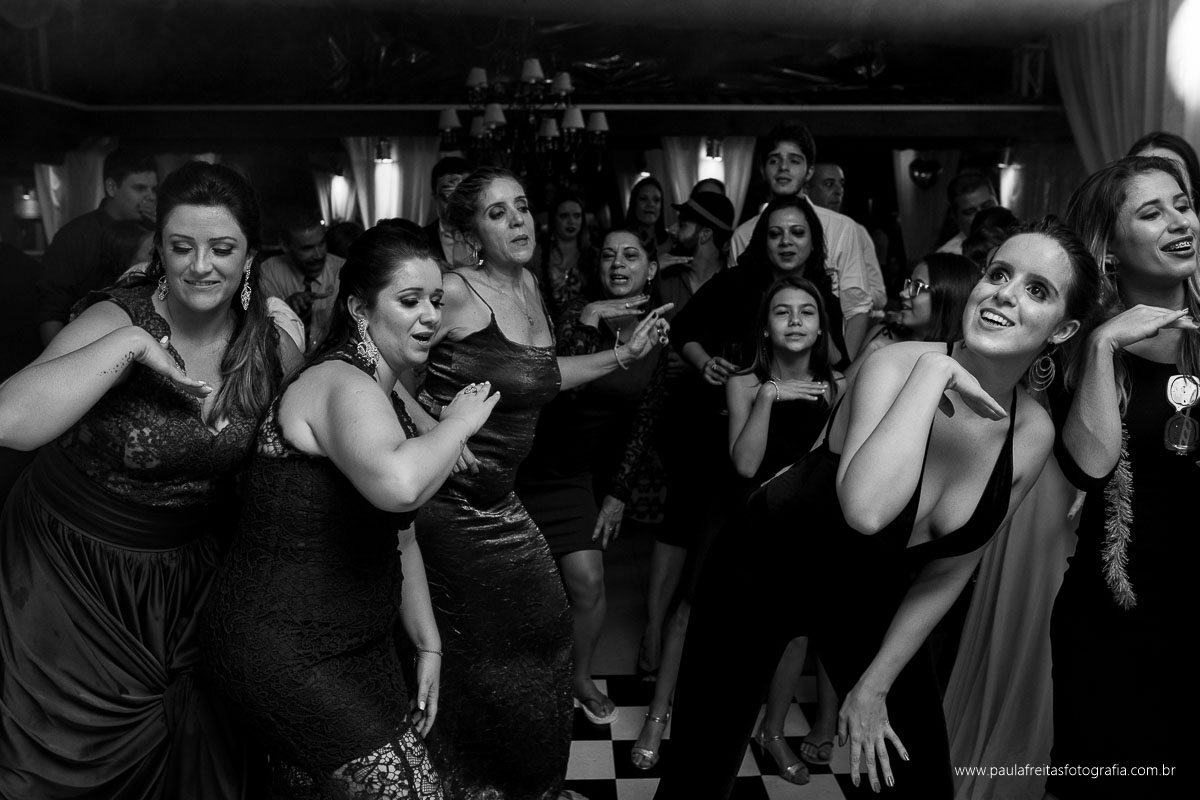 casamento de renata e ériton realizado na matriz de lorena,sp e recepção no pesqueiro recanto do bosque em lorena,sp. fotografado por paula freitas fotografia