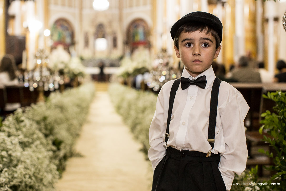casamento de renata e ériton realizado na matriz de lorena,sp e recepção no pesqueiro recanto do bosque em lorena,sp. fotografado por paula freitas fotografia