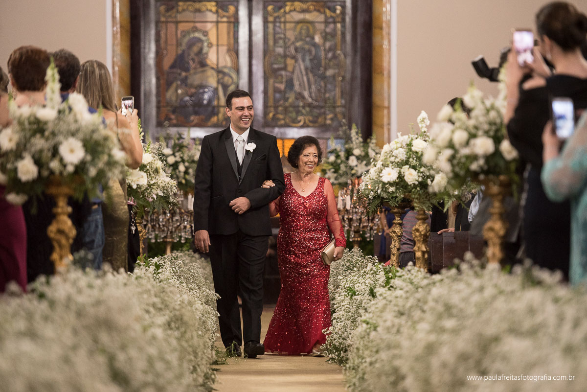 casamento de renata e ériton realizado na matriz de lorena,sp e recepção no pesqueiro recanto do bosque em lorena,sp. fotografado por paula freitas fotografia