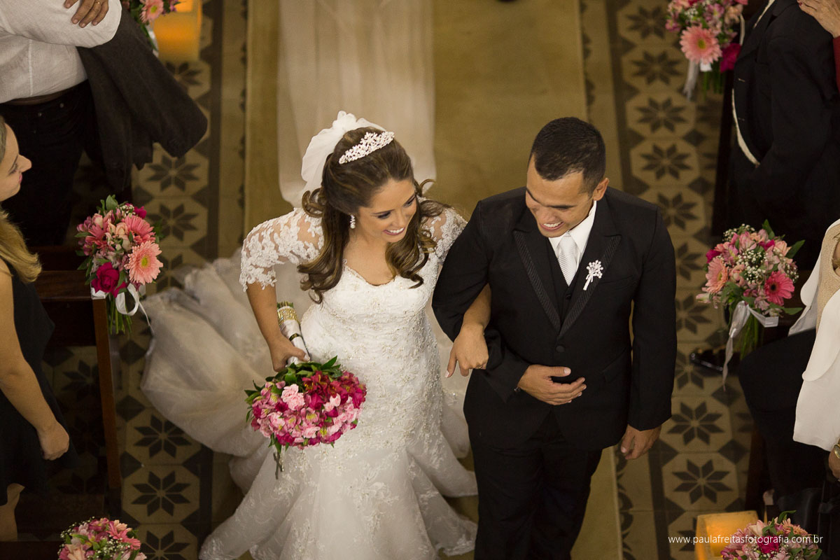 saida dos noivos na igreja