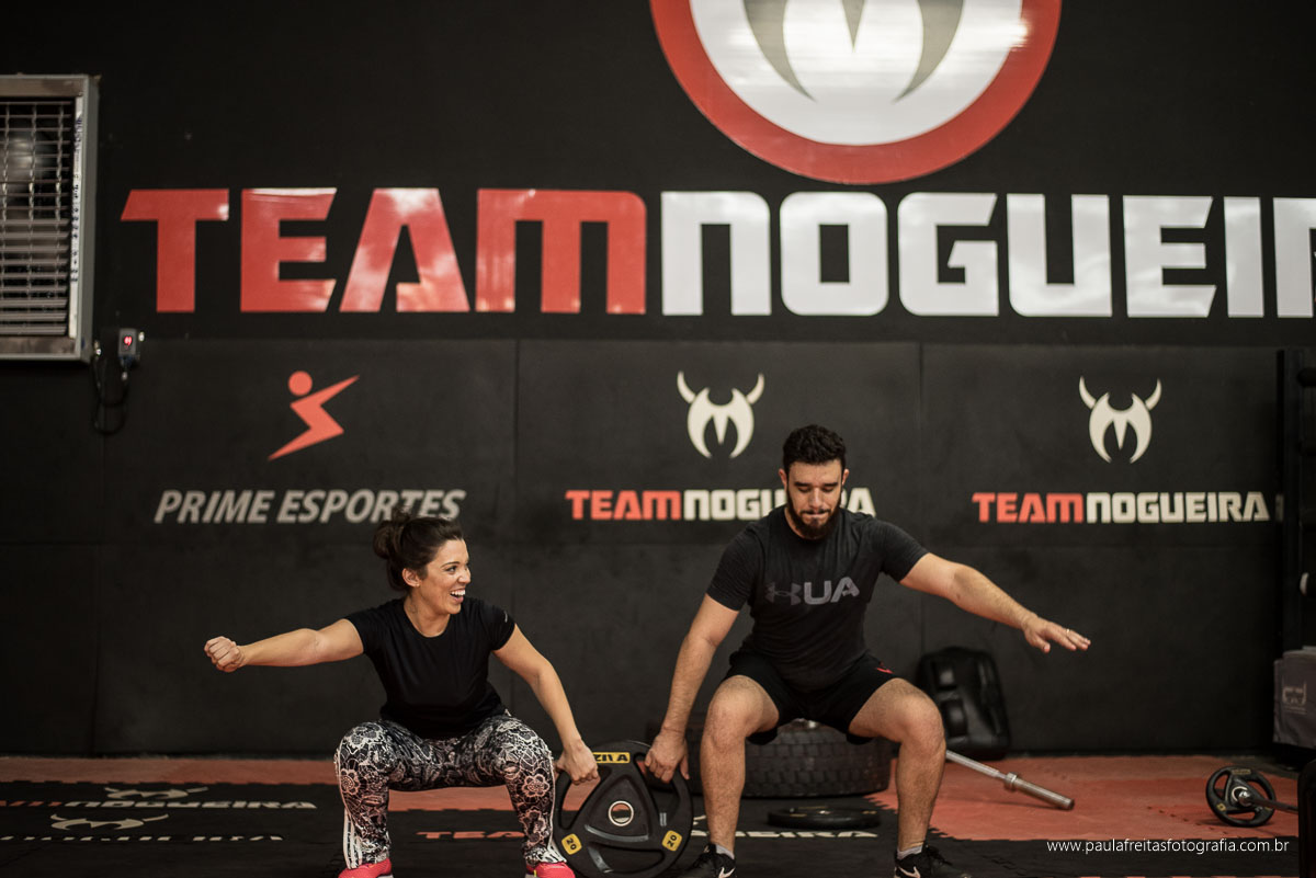 ensaio de casal feito na academia team nogueira e fotografado por paula freitas fotografia