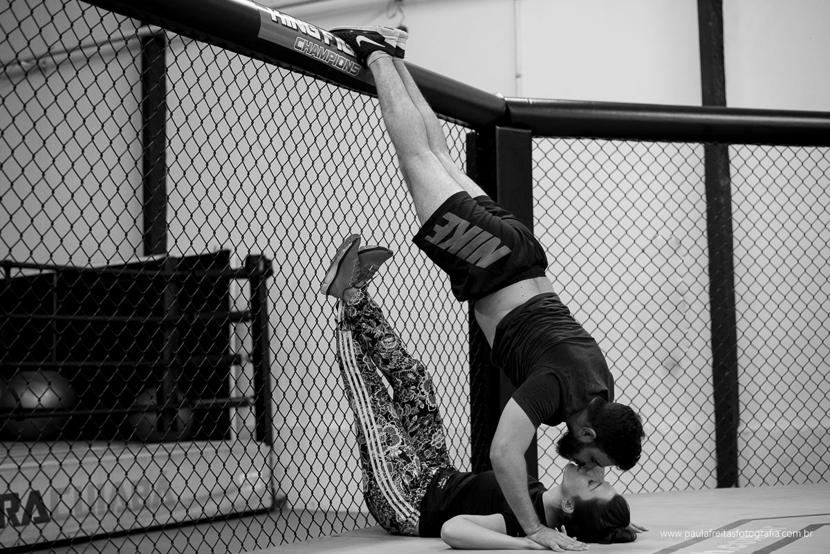 ensaio de casal feito na academia team nogueira e fotografado por paula freitas fotografia