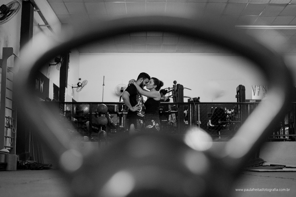 ensaio de casal feito na academia team nogueira e fotografado por paula freitas fotografia