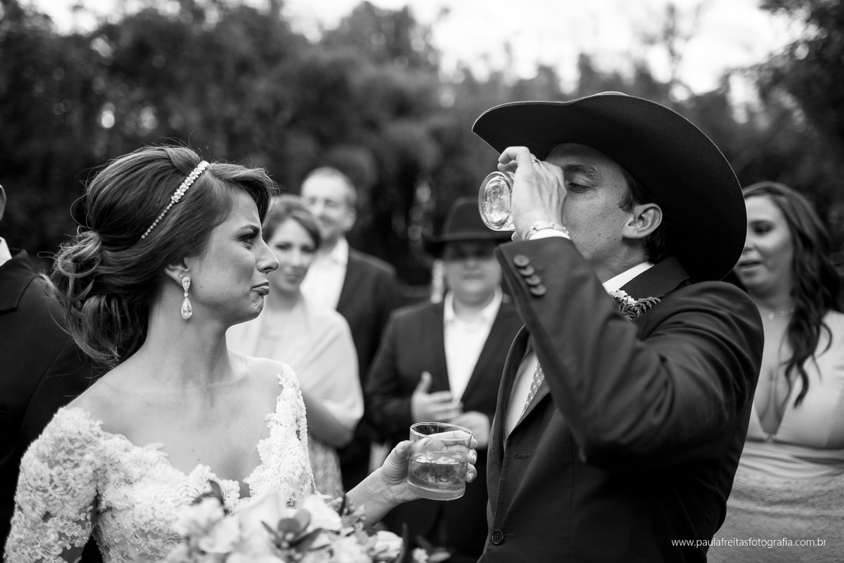 casamento country noivo de chapeu no vale do paraiba