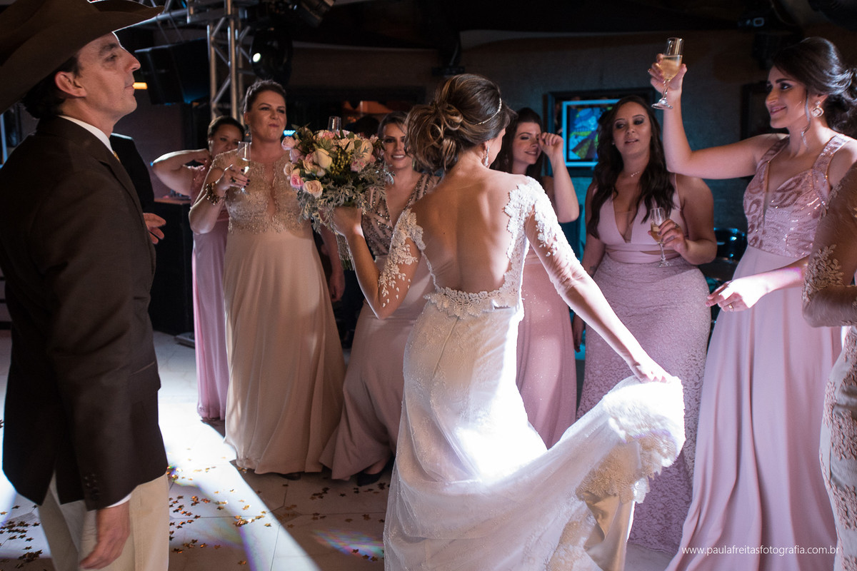 casamento country noivo de chapeu no vale do paraiba