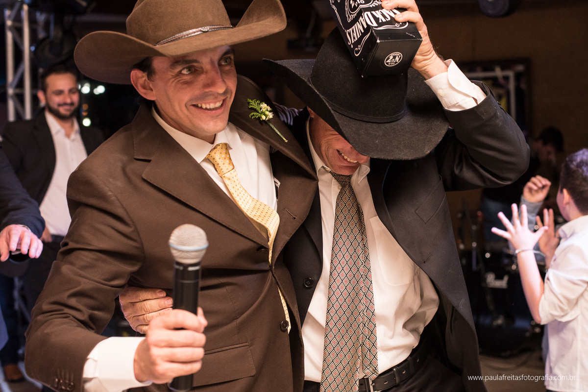 casamento country noivo de chapeu no vale do paraiba